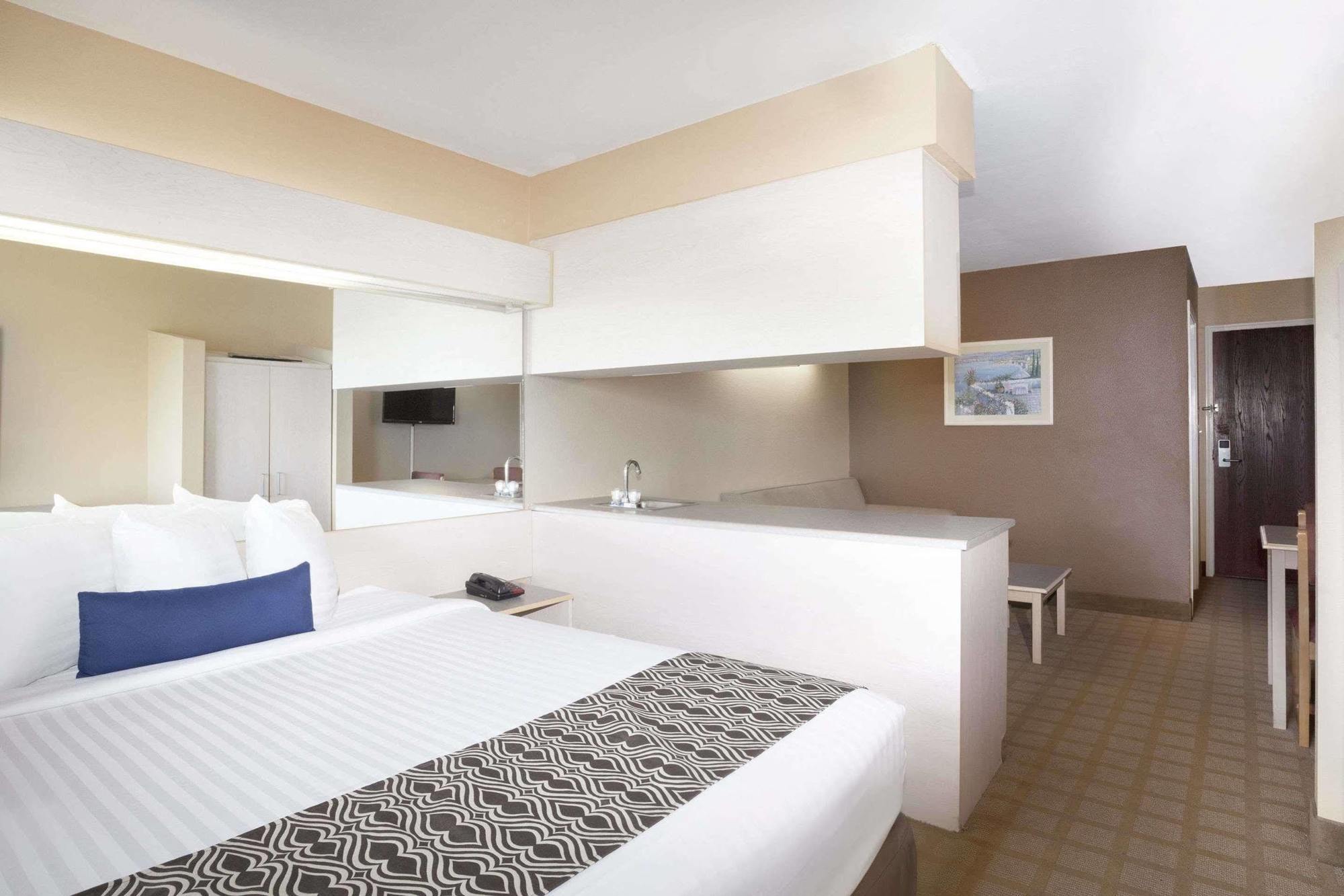Microtel Inn And Suites Лафайет Екстериор снимка